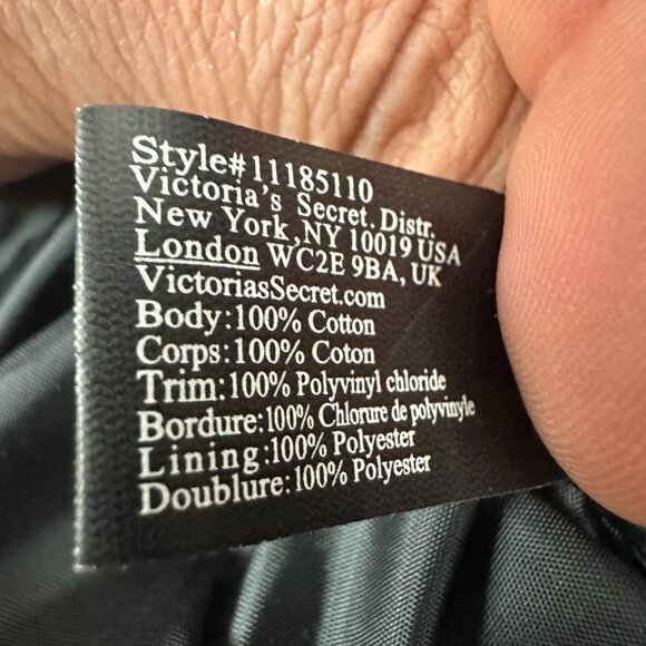 Victoria's Secret Plaid Red & Black Tote Bag Spacious Interior Elegant Design - Picture 2 of 7